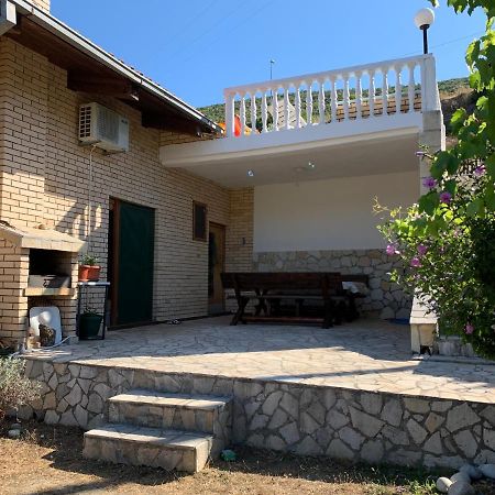 Holiday Home Bratica Улцинь Екстер'єр фото