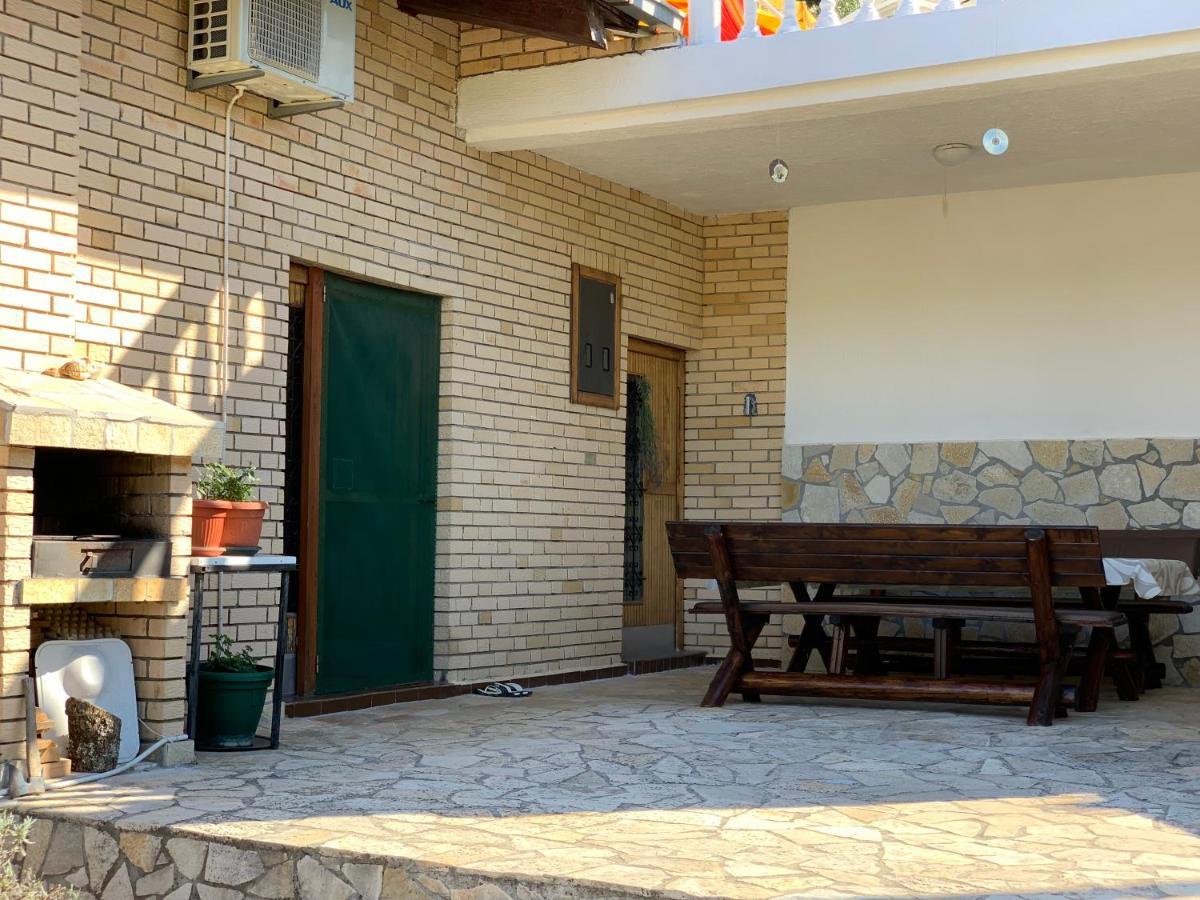 Holiday Home Bratica Улцинь Екстер'єр фото
