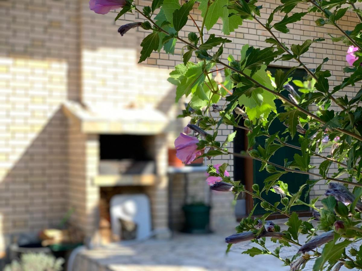 Holiday Home Bratica Улцинь Екстер'єр фото