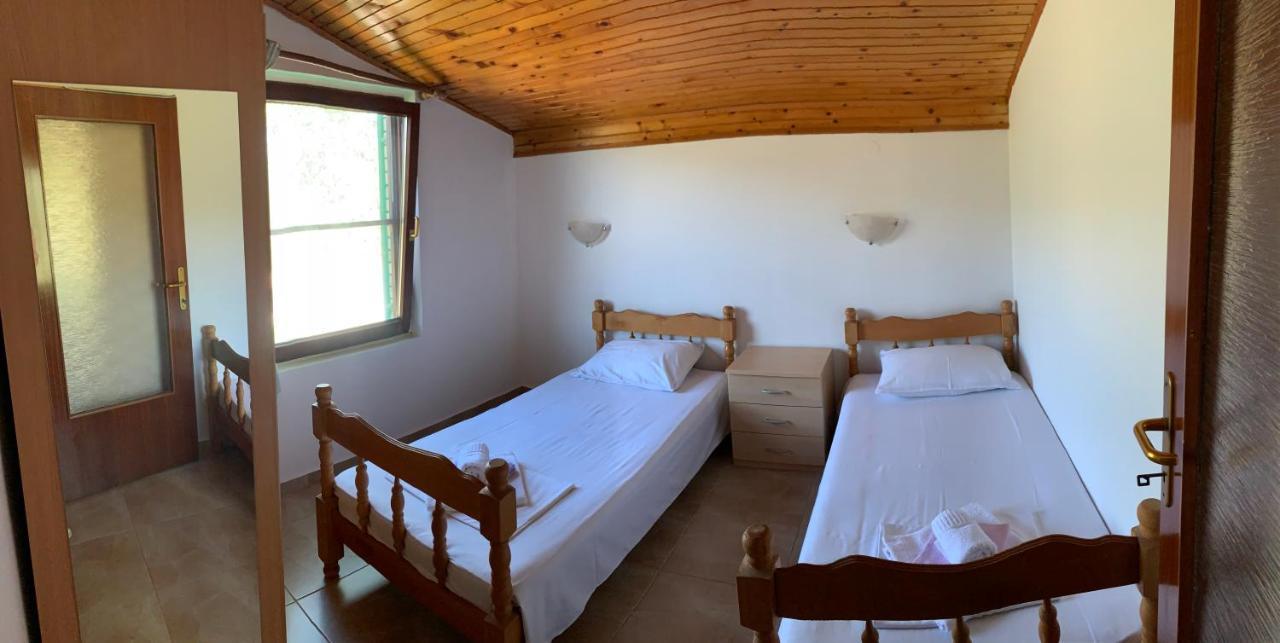Holiday Home Bratica Улцинь Екстер'єр фото