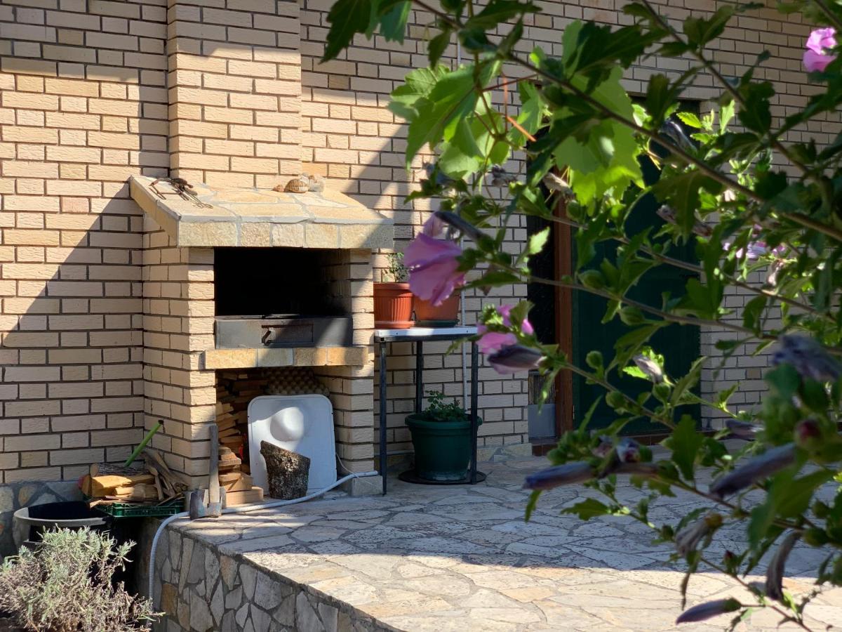 Holiday Home Bratica Улцинь Екстер'єр фото