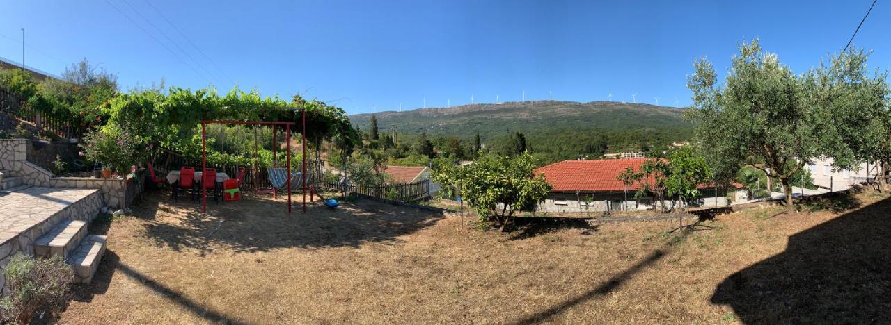 Holiday Home Bratica Улцинь Екстер'єр фото