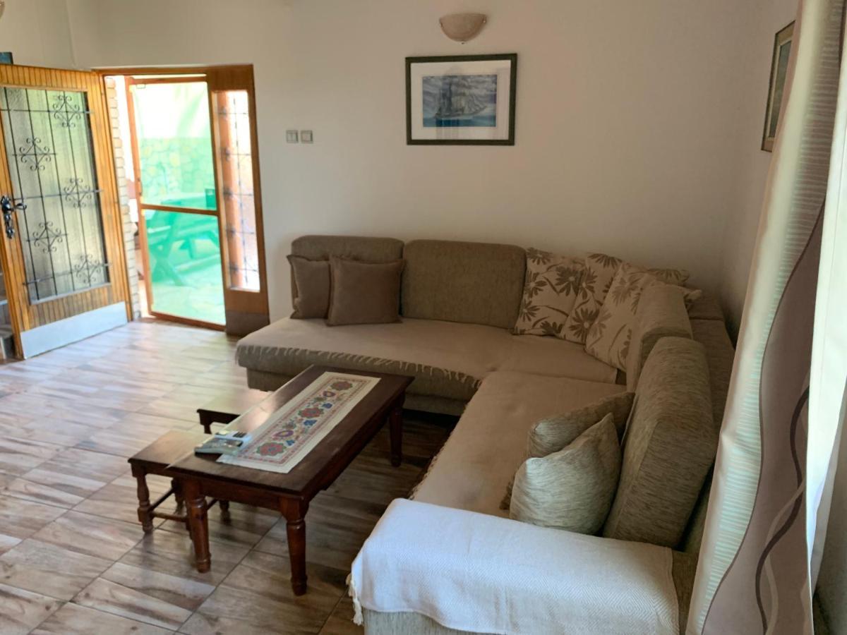 Holiday Home Bratica Улцинь Екстер'єр фото